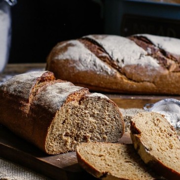 ALMAN ÇAVDAR EKMEĞİ