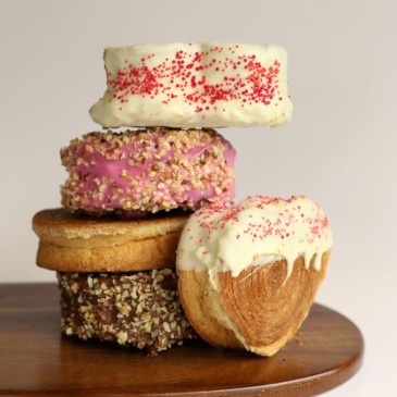 SÜTLÜ ÇİKOLATALI ROLL KRUVASAN 